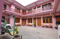 Shwe Nadi Guest House Отели рядом с достопримечательностью «Bagan Nan Myint Tower»
