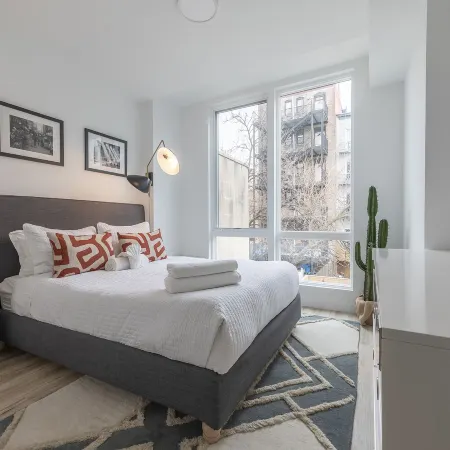 Stylish 3Br Retreat w Private Deck Near NYC