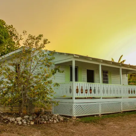 Sunshine Lodge: Your Home Away from Home