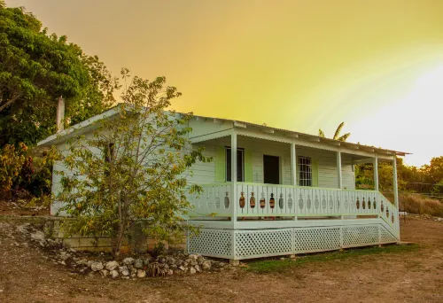 Sunshine Lodge: Your Home Away from Home - Homestays