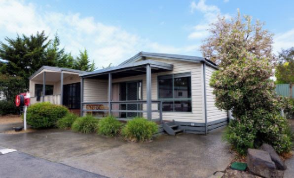 Airport Tourist Village Melbourne - Housity