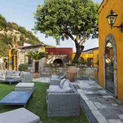 Aeneas' Landing Resort Hotel Exterior