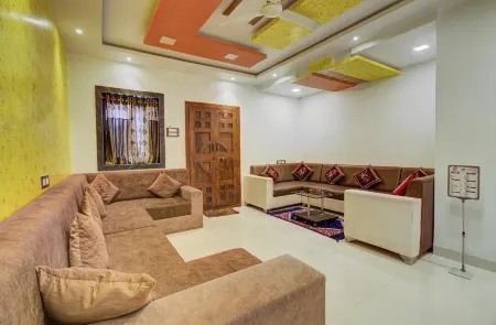 StrawBella Inn Villa Отели в г. Дхангарвади