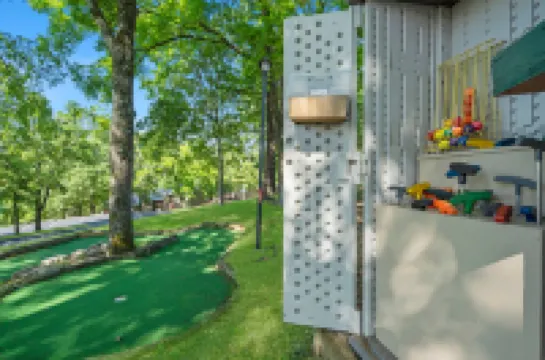 Charming Lakefront Escape with Cozy Fireplace - Delightful Bungalow Retreat