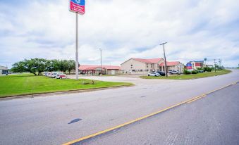 Texan Inn by OYO Beeville US-181