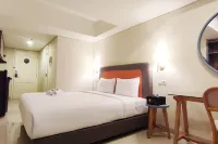 Elegant and Homey Studio at Marquis de Lafayette Apartment Hotels in Pandansari