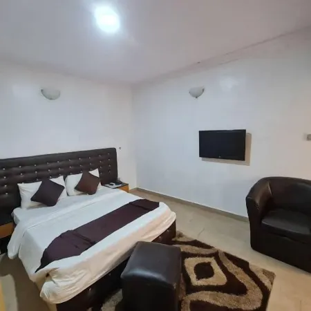 Rolak Hotel and Suites