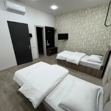 Luxe Plaza Hotel near EVN Zvartnots airport Отели в г. Паракар