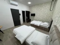 Luxe Plaza Hotel near EVN Zvartnots airport Hotels in 