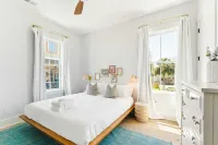 Windward House by Avantstay Walk to Beach + Restaurants Saltwater Pool