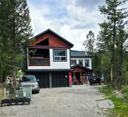 Copper Rose Retreat B&B Hotels in Invermere