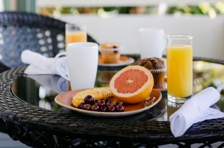 The Collector Inn & Gardens