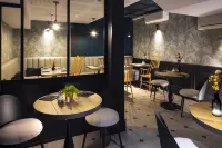 Hôtel Edmond W Lyon Part-Dieu Hotels in Ліон