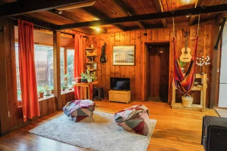 Hostal la Tetera Отели рядом с достопримечательностью «Pucon playa Colo Colo.»