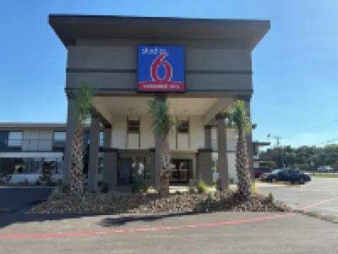 Studio 6 Alvin, TX Hotels in Alvin