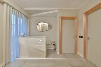 Amnis Suites - Airport Shuttle