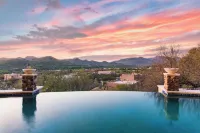 Sunbeam by AvantStay Elegant Private Desert Home w Infinity Pool Spa View