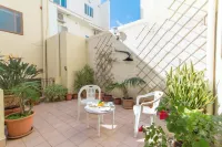 Well Located Townhouse & Courtyard Kalka - Happy Rentals