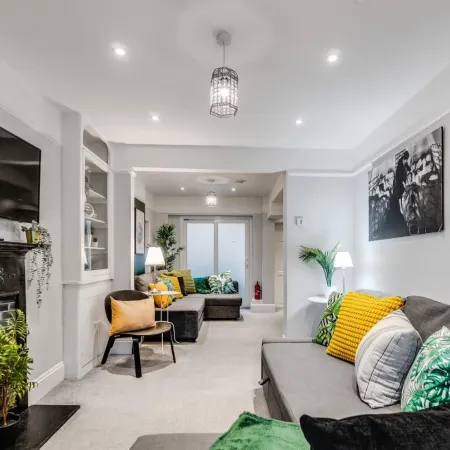 Central Pier Place - Large Group House Sleeps up to 16