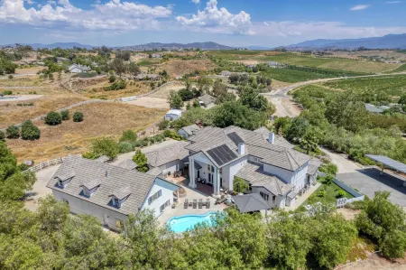 Grand Contento by AvantStay Extraordinary Estate w Pool Hot Tub Movie Room