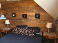 Snowmobile, UTV trails, Fishing in a charming 3-bedroom house in Republic