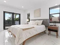 July Special! Modern 4Br - Private Pool & Grill, Near Coral Gables & Mia Airport Hotels in Westchester