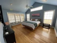 Spacious Midtown 4 bedroom, 3 bath house with private yard. Close to Expo Center