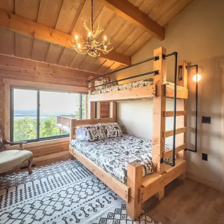 Luxurious Cabin in Alaska w/ Hot Tub & Cedar Sauna