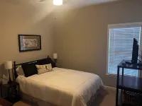 Charming 3-bed, 2-bath house in Mableton with Wi-Fi, seasonal pool, firepit