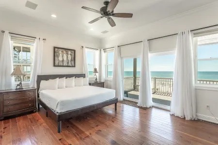 Beachfront, Pool, Spa, Pet Friendly, Elevator, Decks, fire pit, Games!