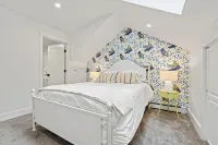 Vermont Summer Escape - Sleeps 8 with FirePit, Hot Tub, and Pet Friendly!