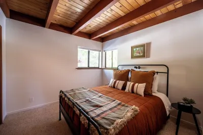 Lake Tahoe Cabin, Prime Location & Fully Stocked