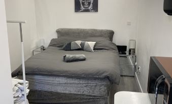 Beautiful 1-Bed Studio in Uxbridge London