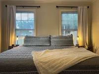 Cottonport Cottage-stunning 3/2 in heart of West Monroe with all KING size beds!