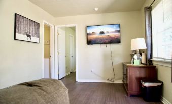 Cozy Home- Zoos Museums Fun Step From Your Door