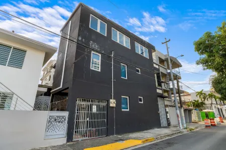 La Placita by PMI Puerto Rico Отели рядом с достопримечательностью «Old San Juan Art Gallery»