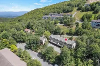 Family & Group Friendly Mountain Retreat w/ HotTub,EV Charger,Ski,Mountain View