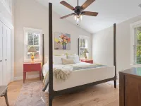 Cozy Cottage within walking distance to all that Historic Flat Rock has to offer Hotéis em Flat Rock
