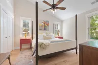 Cozy Cottage within walking distance to all that Historic Flat Rock has to offer