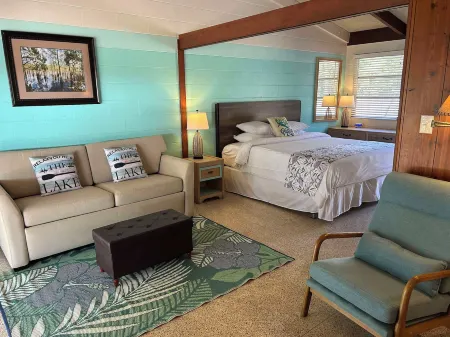 Tropical Marina & Resort on Lake Beresford Отели рядом с достопримечательностью «Мелчинг Филд эт Конрад Парк»