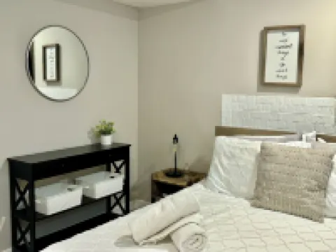 Charming 2 Bedroom Apt. Close to Valparaiso University Short-Terms Hotels in Valparaiso