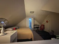 Cozy Derby Home2 Bedroom Shotgun style home, with Large Adorable Loft