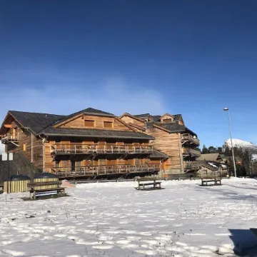 Apartment La Joue du Loup 4 people at the foot of the slopes Отели в г. Ле Деволюи