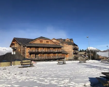 Apartment La Joue du Loup 4 people at the foot of the slopes Hoteles en Le Dévoluy