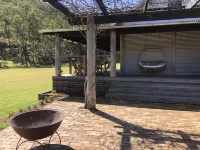 7 minutes from Wollombi town, 5 acre property with cozy house and separate barn.