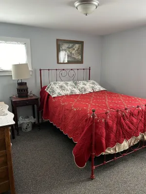 The Douglas Place - A Rustic Cabin on Armenia Mountain