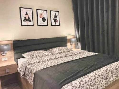 Luxurious studio 13 mins to downtown - few steps to great foods, cafes, shops