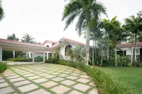 Punta Aguila Spectacular 4 Bdr / 6 Bath Free Golf Cart  Chef and Waiter Included Hotels in 