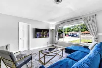 Stylish Miami Oasis: 4BR, 2 BA, Saltwater Pool, Gated Parking, 10 Mins to Beach