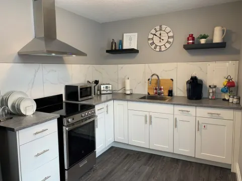 Berklee Suites of Stratford- Private 1 Bedroom Apartment